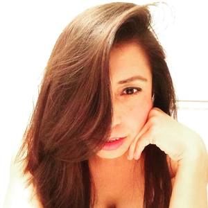 Meet your Posher, Moni